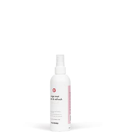 Manduka Yoga Mat Wash and Refresh – 100% Natural Essential Oil Yoga Mat Cleaning Spray, Fitness Equipment and Gym Accessories Cleaner, Non-irritating, Pet Friendly | Lemongrass Scent, 8 oz