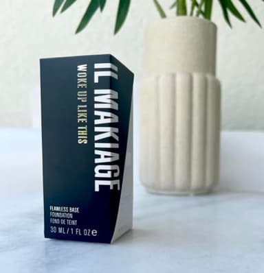 WOKE UP LIKE THIS FLAWLESS BASE FOUNDATION IL MAKIAGE (Shade 20, 1 FL Oz/30 Ml)