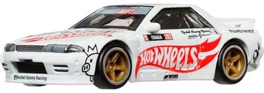 Hot Wheels Premium Car Culture Collectible Toy Car, 1:64 Scale Die-Cast Nissan Skyline GT-R (R32) Pandem, Modern Classics Vehicle with Real Riders Tires