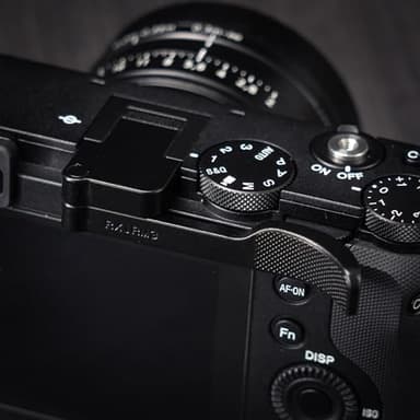 Iborrys Thumb Up Grip ， Compatible with Sony DSC- RX1RM3 RX1R III Camera, Hot Shoe Thumb Rest Support Grip ，Original All-Aluminum Retro Diamond Engraving Technology | Foldable Design (BlackA)