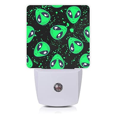 Oeaskly Alien Night Light,Green Aliens Plug-in Night Lights with Dusk-to-Dawn Sensor for Bedroom, Bathroom and Living Room 0.5W Sleep Friendly lamp for Women/Girls/Boys Gift