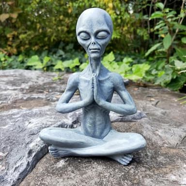 CHBDJY Yoga Alien Statue - Sci-fi Outer Space UFO Figure, Resin Alien Home Office Bookshelf Decor Sculpture, 6.3" H
