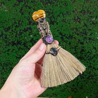 Witch Cinnamon Broom Tiger's Eye Magic Broom - Natural Healing Crystal Witch Broom for Reiki Cleansing Handmade Home & Office Decor Spiritual Gift for Love & Positive Energy