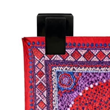 Klizdum Quilt Hangers for Wall Display, Tapestry Hangers, No Damage Adhesive Quilt Clips, Hooks for Hangings, Duty Plastic Wall Clips for Blankets, Rugs, and Tapestries (4 Pack,Black)