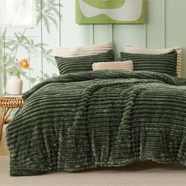 Bedsure Comforter Set Queen Size - GentleSoft™ 3 Pieces Double-Side Fleece Fluffy Olive Green Comforter Set, Cozy Striped Room Decor Aesthetic, Luxury Bedding Queen Size, 2 Pillowcases, 90x90 Inches